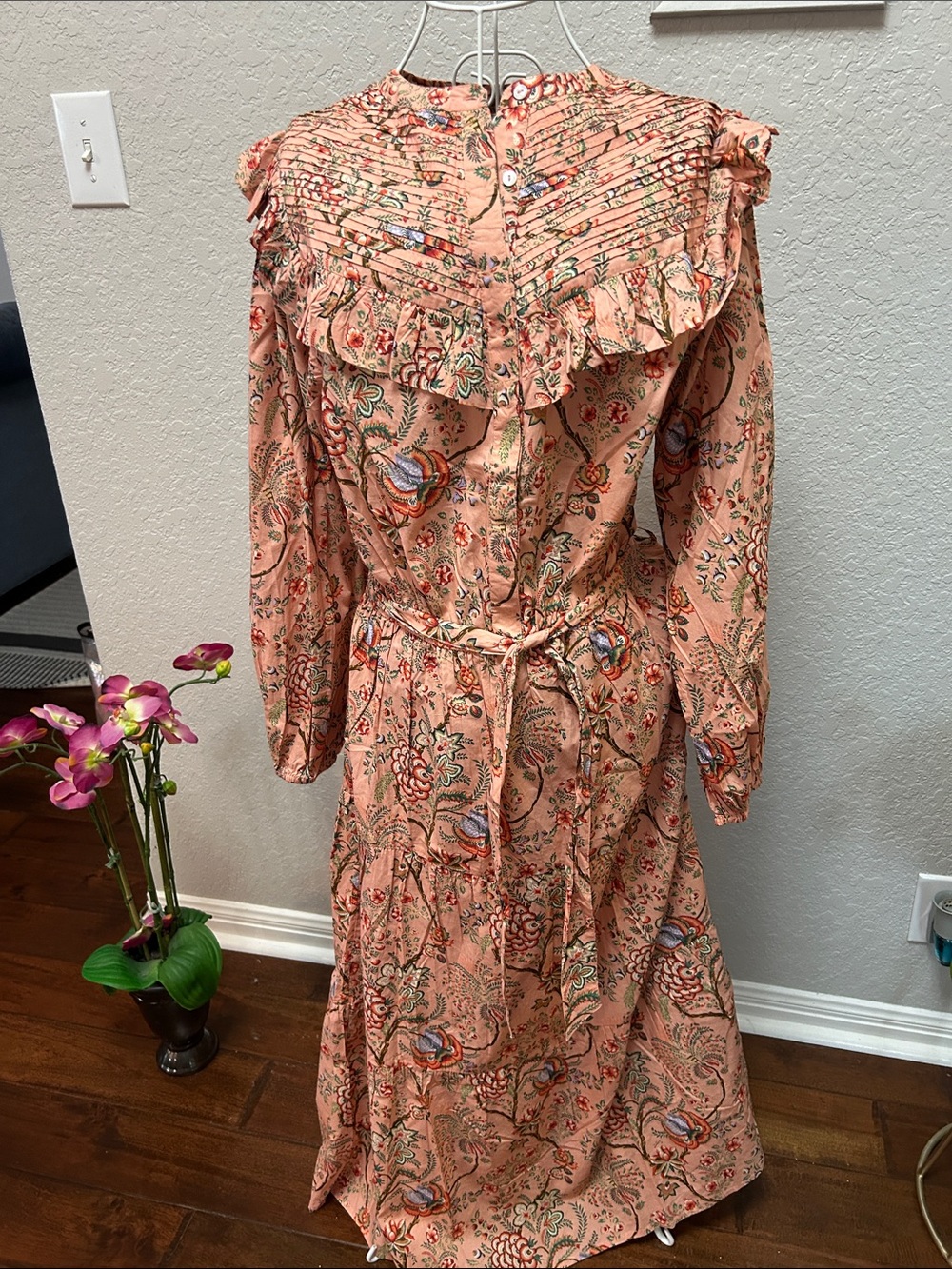 Peach Floral Ruffled Maxi Dress
By Sonmer L with pockets NEW w/out tags